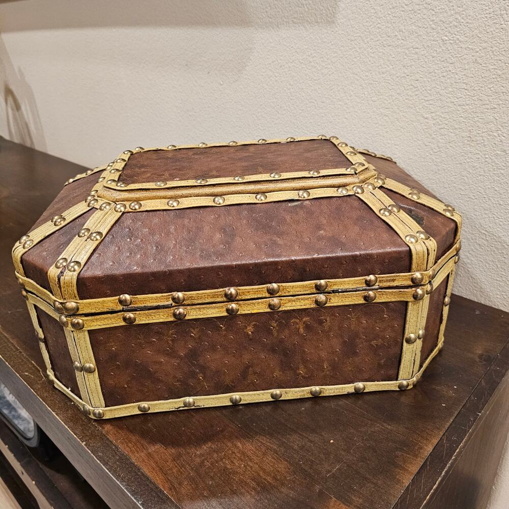 Vintage Jewerly Presentation Wood Leatjer Box with Brass Studs and Inlay Sccents